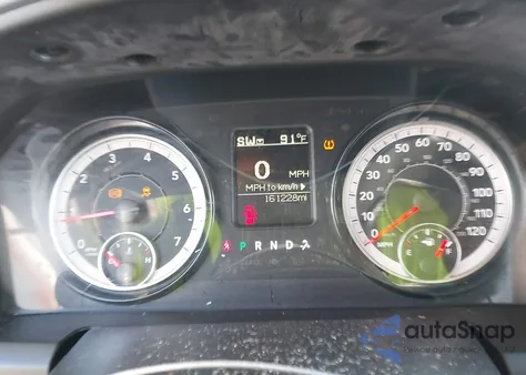 2019 Ram 1500 Classic Express 4X2 6'4 Box z USA, uszkodzony, nr VIN 1C6RR6FG9KS581467